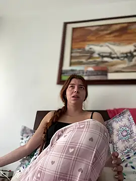 Snapshot of Cloew_Marz chatting on 01/10/25, 04:41 Cloew Marz online show from 01/10/25, 04:41