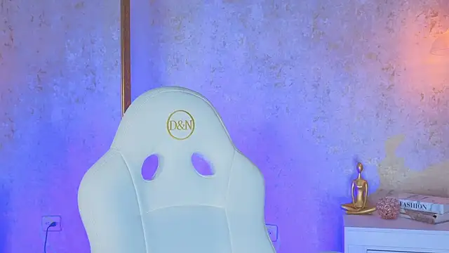 Snapshot of AlessiaLondon chatting on 12/16/25, 02:49 AlessiaLondon online show from 12/16/25, 02:49