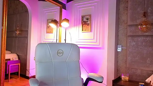 AlessiaLondon online show from 02/23/26, 10:12