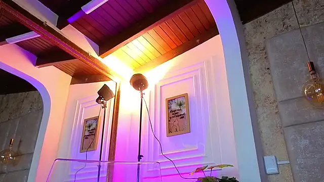 AlessiaLondon online show from 04/01/26, 01:41