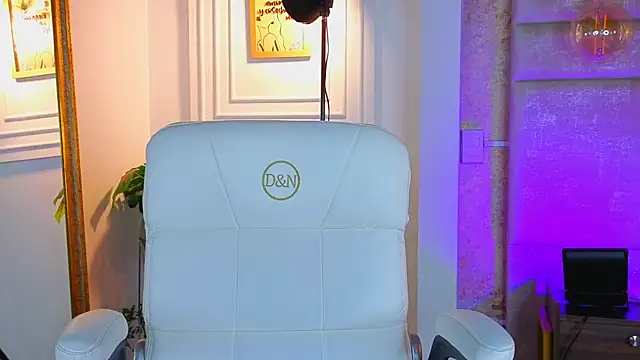 AlessiaLondon online show from 05/11/26, 02:12