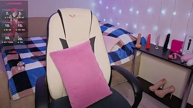 Snapshot of DeeDiamond chatting on 12/02/25, 10:05 DeeDiamond online show from 12/02/25, 10:05