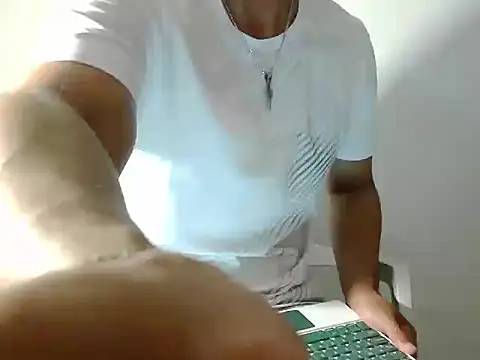 Snapshot of Latinsex2501 chatting on 08/08/26, 12:02 Latinsex2501 online show from 08/08/26, 12:02