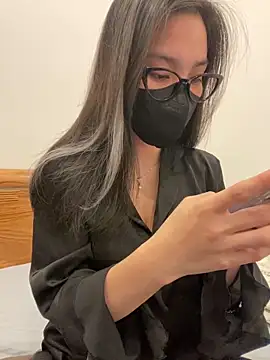 Snapshot of Lilisa_miu chatting on 01/22/25, 04:33 Lilisa miu online show from 01/22/25, 04:33