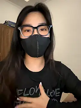 Snapshot of Lilisa_miu chatting on 10/27/25, 03:49 Lilisa miu online show from 10/27/25, 03:49