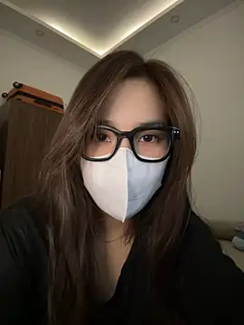 Snapshot of Lilisa_miu chatting on 02/13/26, 04:25 Lilisa miu online show from 02/13/26, 04:25