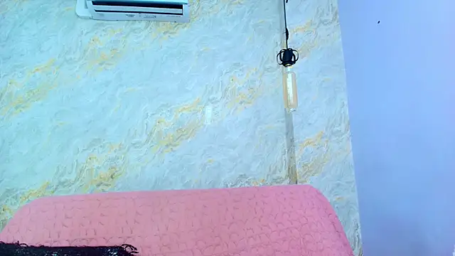 Mia candy 0 online show from 12/16/25, 12:10