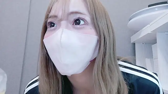 Snapshot of _chanMOMO_ chatting on 06/17/26, 03:46 chanMOMO online show from 06/17/26, 03:46