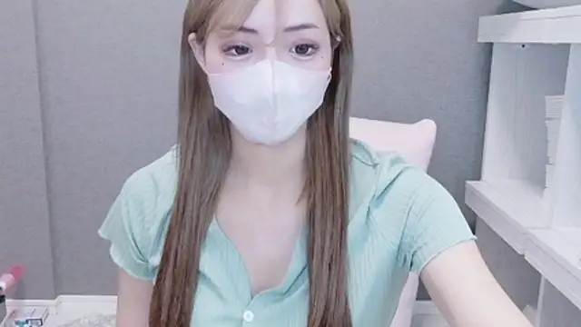Snapshot of _chanMOMO_ chatting on 07/13/26, 11:02 chanMOMO online show from 07/13/26, 11:02