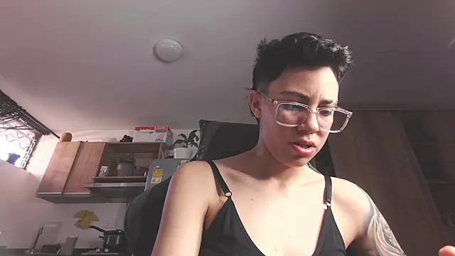Cutie Shy  online show from 06/01/26, 12:51