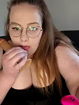 Snapshot of _Julie_x chatting on 12/07/24, 12:45 Julie x online show from 12/07/24, 12:45