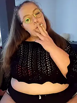 Snapshot of _Julie_x chatting on 12/29/24, 11:50 Julie x online show from 12/29/24, 11:50