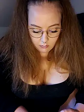 Snapshot of _Julie_x chatting on 10/25/25, 09:39 Julie x online show from 10/25/25, 09:39