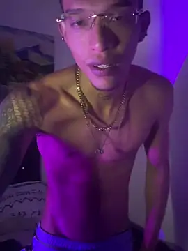 Snapshot of TommyGun_22 chatting on 03/07/25, 03:40 TommyGun 22 online show from 03/07/25, 03:40