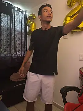 Snapshot of TommyGun_22 chatting on 03/15/25, 10:33 TommyGun 22 online show from 03/15/25, 10:33