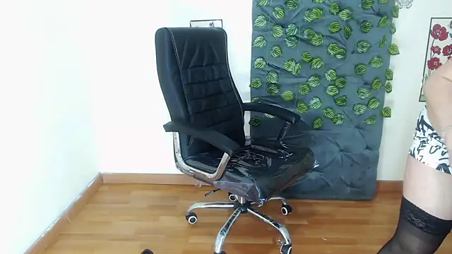 Snapshot of Salome_Milf202 chatting on 02/18/25, 03:31 Salome Milf202 online show from 02/18/25, 03:31