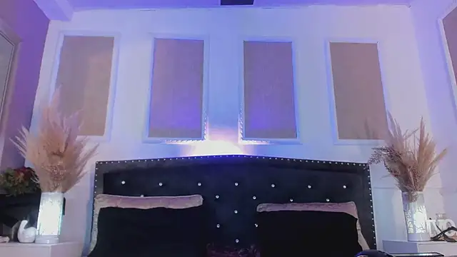 Snapshot of queen_satin chatting on 03/15/25, 09:09 queen satin online show from 03/15/25, 09:09