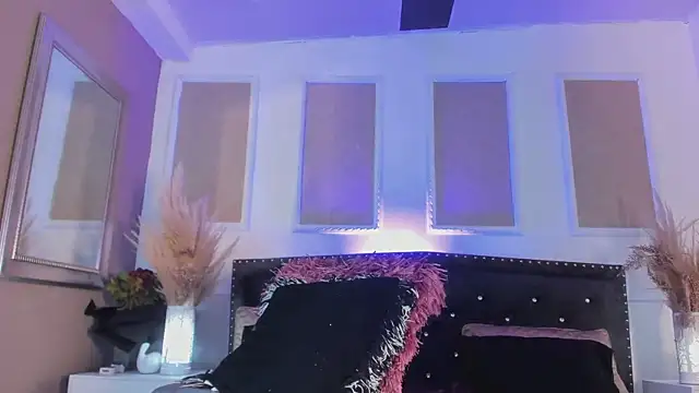 Snapshot of queen_satin chatting on 03/15/25, 12:13 queen satin online show from 03/15/25, 12:13