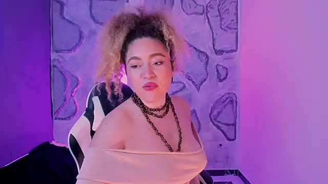 Snapshot of Kateryn_ chatting on 12/04/25, 04:59 Kateryn online show from 12/04/25, 04:59