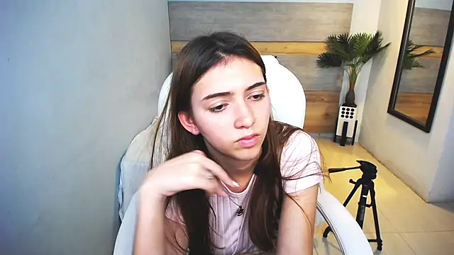 liseth fox online show from 12/10/24, 11:08