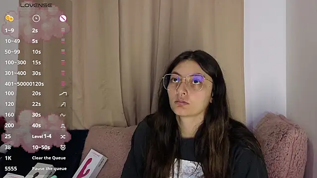 lessliee22  online show from 04/27/26, 06:00