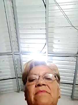 Snapshot of Madrastrahot69 chatting on 09/11/25, 04:01 Madrastrahot69 online show from 09/11/25, 04:01