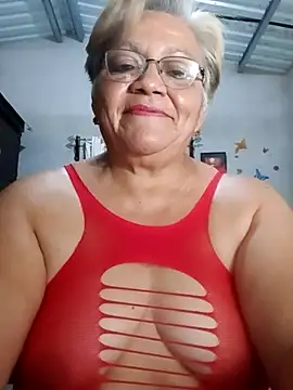 Snapshot of Madrastrahot69 chatting on 09/25/25, 10:24 Madrastrahot69 online show from 09/25/25, 10:24