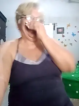 Snapshot of Madrastrahot69 chatting on 09/27/25, 04:50 Madrastrahot69 online show from 09/27/25, 04:50