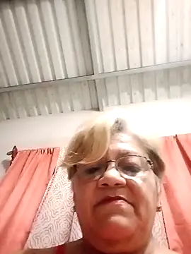 Snapshot of Madrastrahot69 chatting on 10/02/25, 04:08 Madrastrahot69 online show from 10/02/25, 04:08