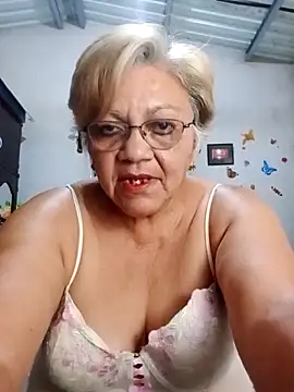 Snapshot of Madrastrahot69 chatting on 10/09/25, 09:35 Madrastrahot69 online show from 10/09/25, 09:35