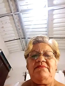 Snapshot of Madrastrahot69 chatting on 10/15/25, 02:55 Madrastrahot69 online show from 10/15/25, 02:55