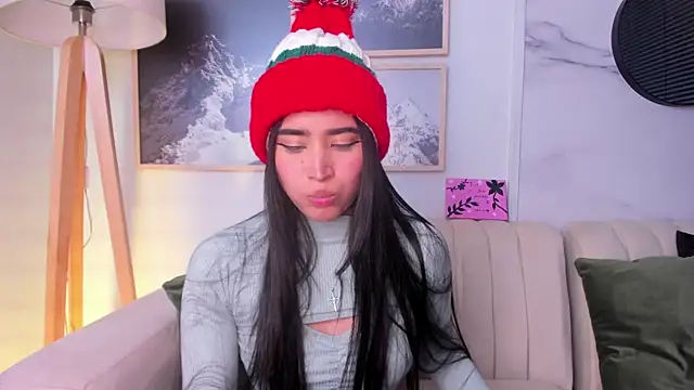 Snapshot of lara_madisson chatting on 12/13/24, 04:11 lara madisson online show from 12/13/24, 04:11