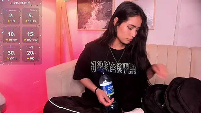 Snapshot of lara_madisson chatting on 02/20/25, 05:44 lara madisson online show from 02/20/25, 05:44