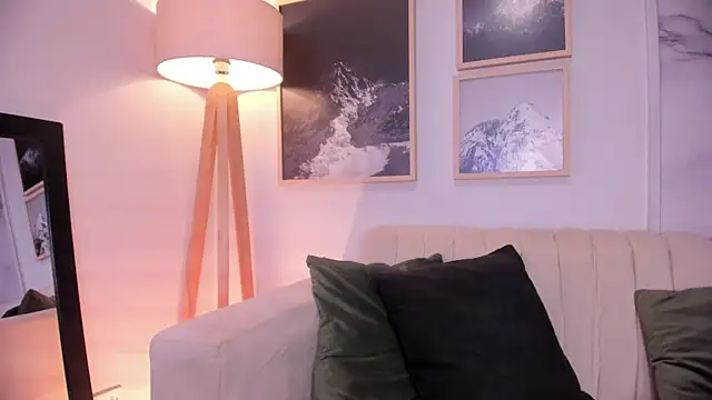 Snapshot of lara_madisson chatting on 03/08/25, 04:45 lara madisson online show from 03/08/25, 04:45