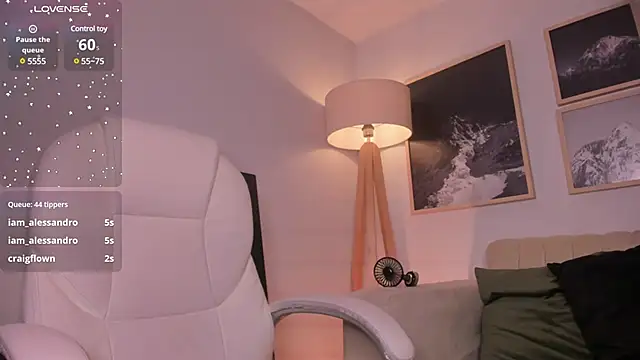 Snapshot of lara_madisson chatting on 03/09/25, 08:29 lara madisson online show from 03/09/25, 08:29