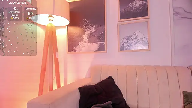 Snapshot of lara_madisson chatting on 03/15/25, 07:20 lara madisson online show from 03/15/25, 07:20