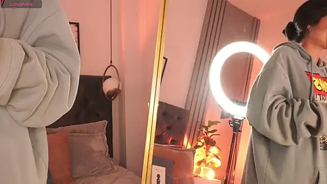 Snapshot of lara_madisson chatting on 11/15/25, 06:22 lara madisson online show from 11/15/25, 06:22