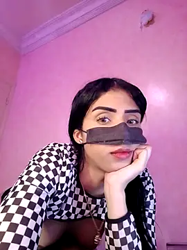 ---sophia--- online show from 04/12/26, 11:04