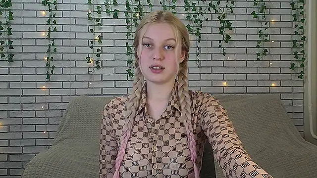 EmiliaDuchess online show from 12/13/24, 05:10