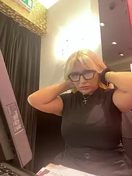 Arabellalee23 online show from 02/11/25, 05:50