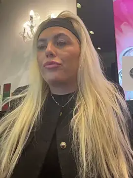 Arabellalee23 online show from 02/22/25, 07:25