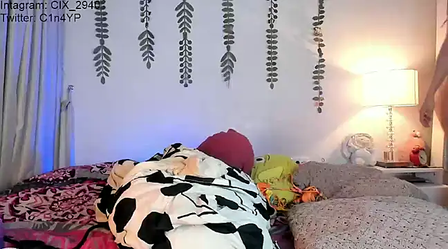 Snapshot of halseycox___ chatting on 12/18/24, 09:58 halseycox online show from 12/18/24, 09:58