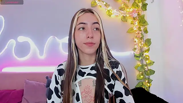 Snapshot of YouliteSllut2 chatting on 12/05/24, 07:49 YouliteSllut2 online show from 12/05/24, 07:49