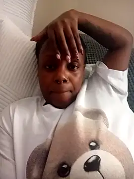 Snapshot of Miss_Amani chatting on 10/19/25, 12:06 Miss Amani online show from 10/19/25, 12:06