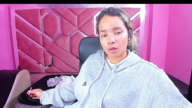 Olivia Fox69 online show from 02/11/25, 03:40