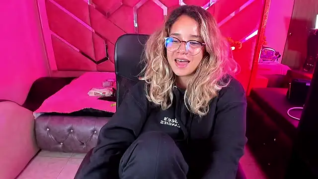 Olivia Fox69 online show from 10/05/25, 02:54