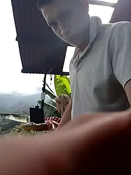 parejacaliente20154 online show from 02/14/25, 02:12