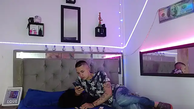 parejacaliente20154 online show from 02/20/25, 12:04