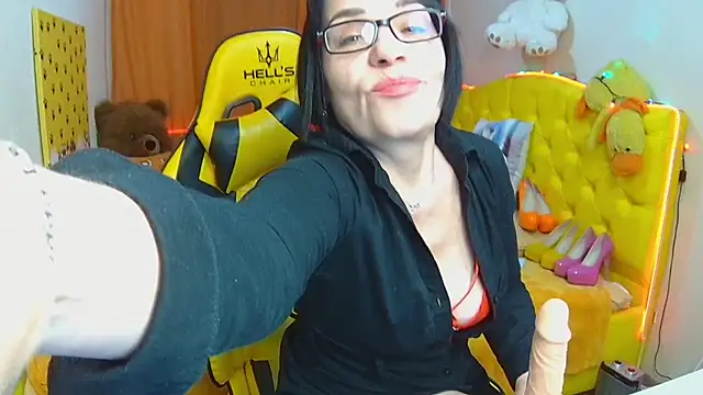 Snapshot of SandraHormas chatting on 02/04/25, 02:32 SandraHormas online show from 02/04/25, 02:32