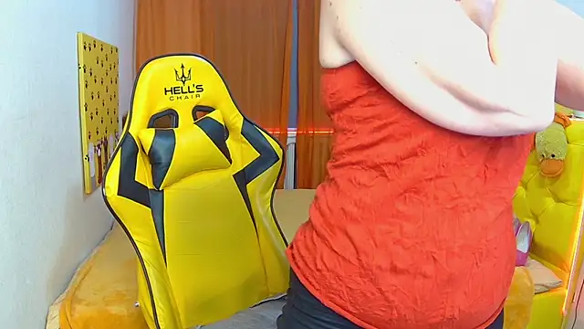 Snapshot of SandraHormas chatting on 02/08/25, 07:37 SandraHormas online show from 02/08/25, 07:37